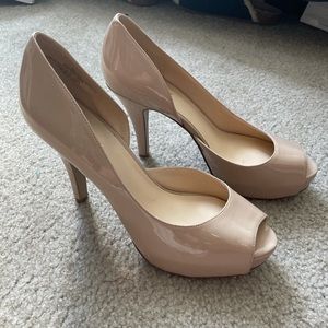 NWT Nine West Nude Peep Toe Platform Pumps